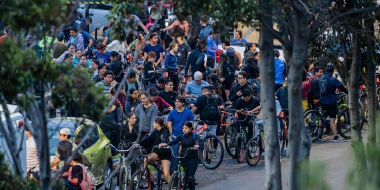 Certificarán en inglés a prestadores de servicios turísticos de 7 regiones