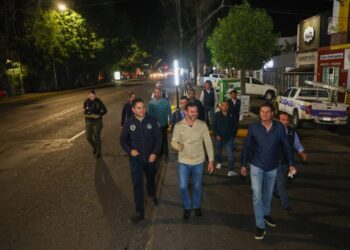 Entrega Alfonso Martínez nueva iluminación en la avenida Ventura Puente