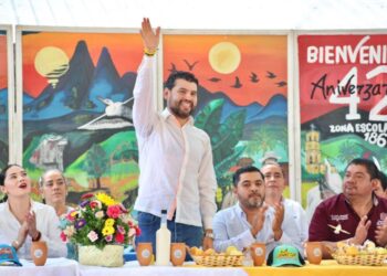 En encuentro con docentes de la región Oriente, Octavio Ocampo impulsa la construcción de paz desde la educación, la cultura y el deporte