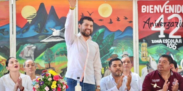 En encuentro con docentes de la región Oriente, Octavio Ocampo impulsa la construcción de paz desde la educación, la cultura y el deporte