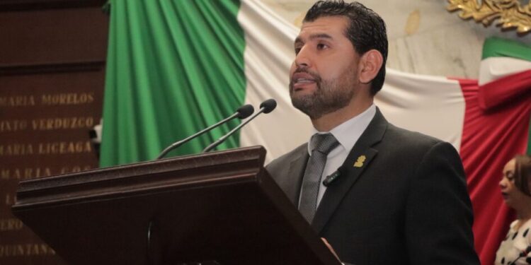 Propone Octavio Ocampo cárcel para el “halconeo digital” y el espionaje con cámaras ilegales en Michoacán