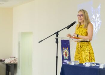 Se incentiva la investigación en el estudiantado de la UMSNH como nunca antes; Yarabí Ávila asiste a presentación de proyectos