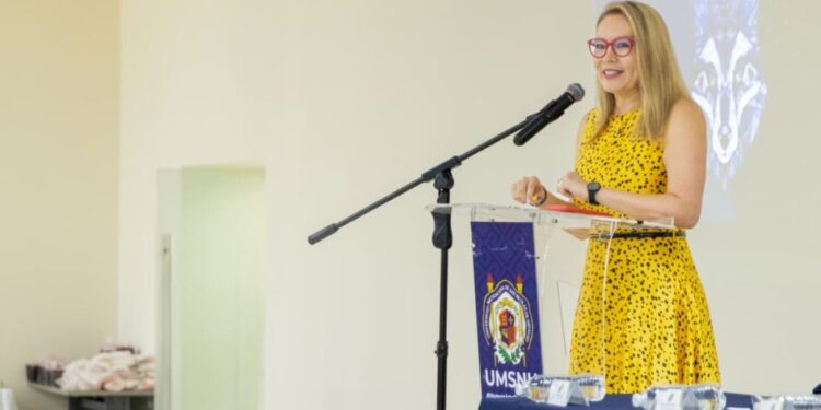 Se incentiva la investigación en el estudiantado de la UMSNH como nunca antes; Yarabí Ávila asiste a presentación de proyectos