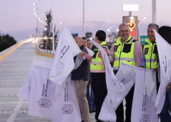 Bedolla abre a la circulación puente del distribuidor vial de la salida a Pátzcuaro