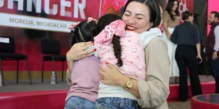 Cuidar a quienes cuidan: Disponible apoyo económico para familias de niñas y niños con cáncer