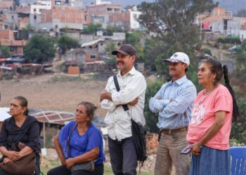 Vecinos de El Durazno son atendidos por Adolfo Torres