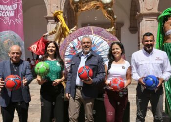 Bedolla inaugura en el Clavijero la exposición “La pasión nos une” para inspirar a la niñez michoacana