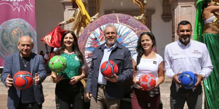 Bedolla inaugura en el Clavijero la exposición “La pasión nos une” para inspirar a la niñez michoacana