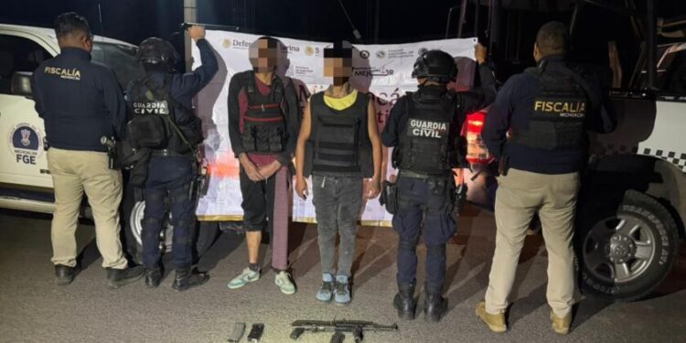 Tras enfrentamiento, detiene Guardia Civil a 2 hombres armados en Cuitzeo