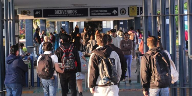 Docentes y estudiantes de la UMSNH regresan a clases presenciales