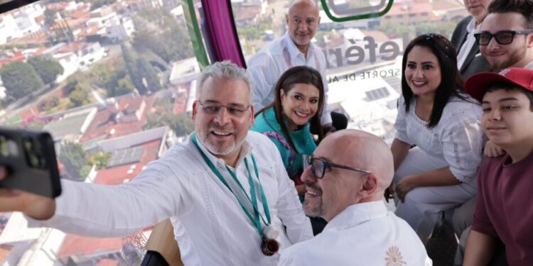 Bedolla visualiza al teleférico de Uruapan como motor económico y turístico