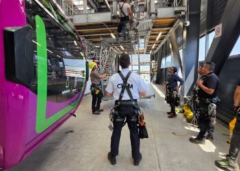 Paramédicos michoacanos se certifican en rescate especializado en teleféricos