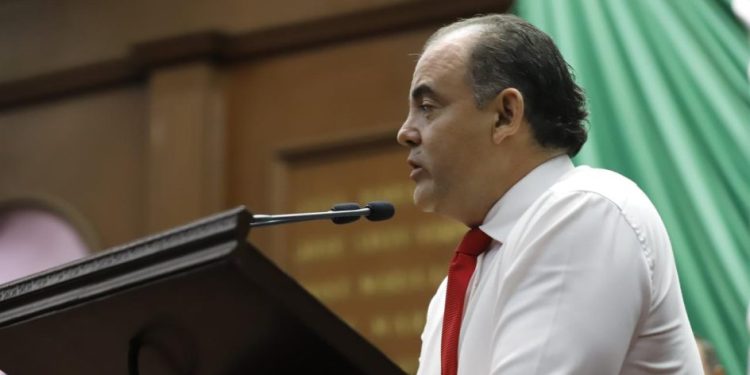 Condena Baltazar Gaona insensibilidad de autoridades de la UMSNH ante pagos pendientes a trabajadores