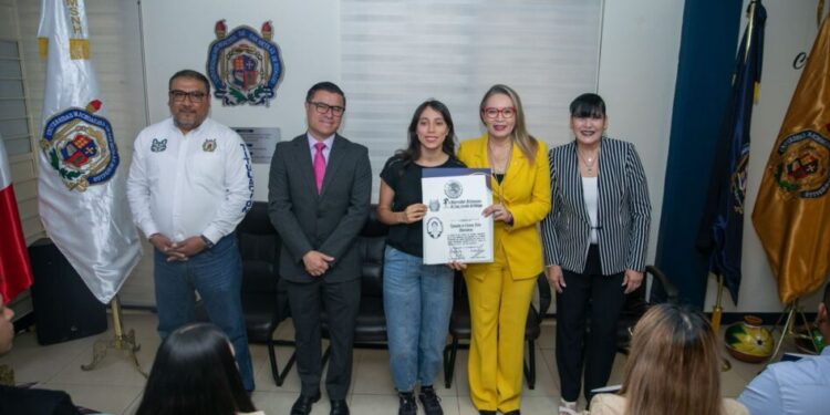 ¡Egresado nicolaita obtén tu título!, puedes realizar el trámite en línea