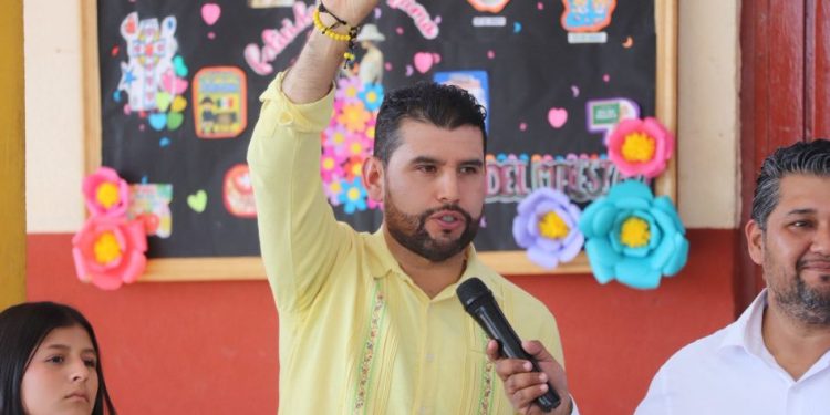 Octavio Ocampo celebra a las mamás y fortalece la convivencia familiar en La Encarnación, Zitácuaro