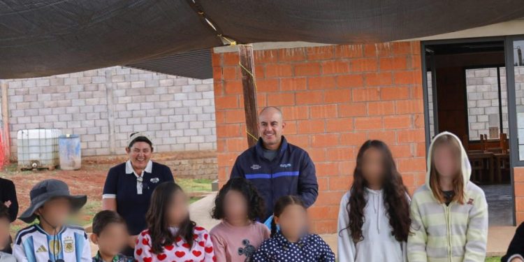 Adolfo Torres lleva “Guardianes del Agua” al Colegio Misión Montessori