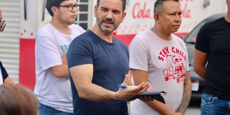 Yankel Benítez lleva atención directa a la colonia Precursores de la Revolución