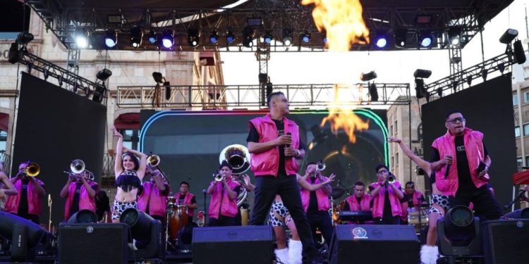 Banda La Más Fresona prende festejos del 485 Aniversario de Morelia