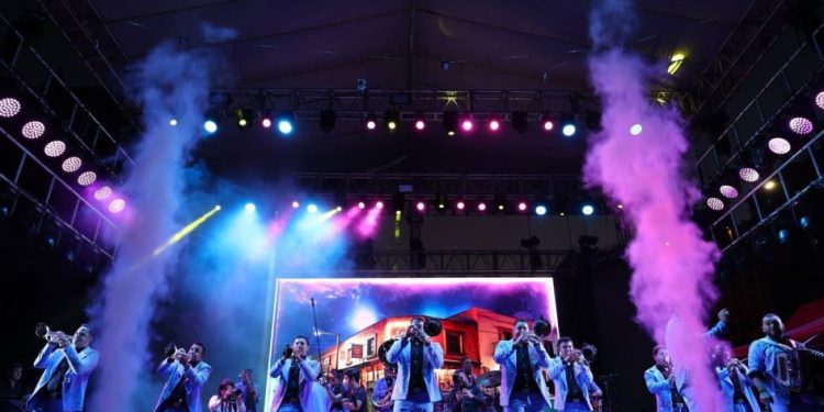 La Banda Inolvidable hace vibrar el corazón de Morelia