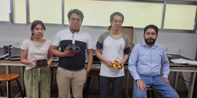 Nicolaitas destacados en robótica con miras a participar en la Copa Futbol MX 2026