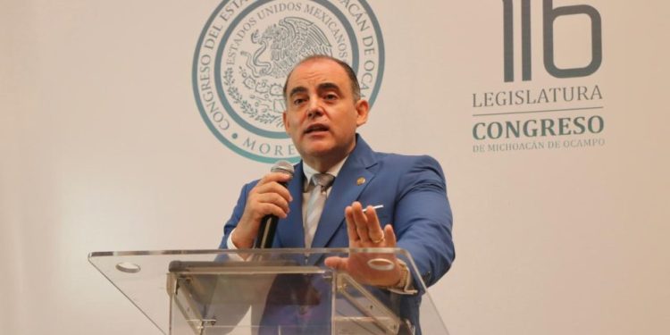 Reconoce Baltazar Gaona labor de más de 70 mil docentes que forman a la niñez y juventud de Michoacán