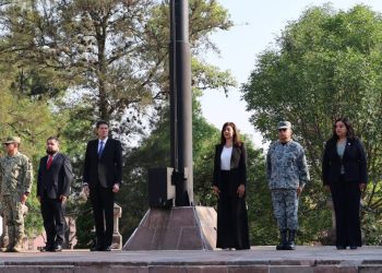 Morelia honra su historia y a quienes la defienden en ceremonia de izamiento por su 485 Aniversario