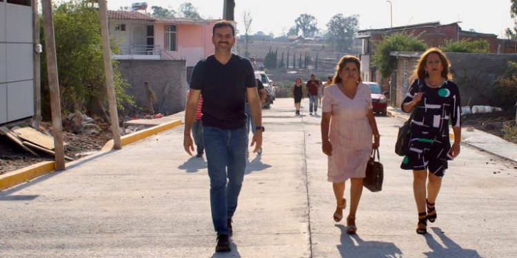 Yankel Benítez visita La Morita y refrenda atención directa a las familias morelianas