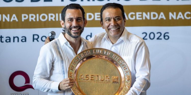Roberto Monroy rinde protesta como nuevo presidente de Asetur México