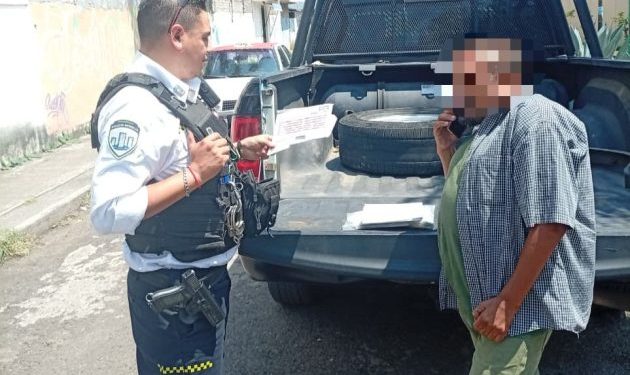 Policía Morelia recupera vehículo robado y lo entrega a su dueño