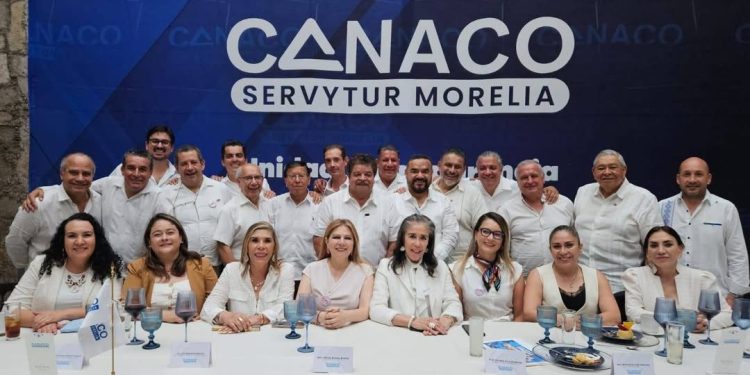 Acompaña Sefeco toma de protesta de Consejo y Mesa Directiva de la Canaco